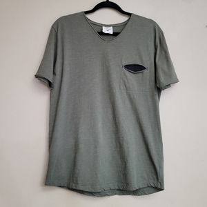 Hawk's Bay Men's Medium Short Sleeve T-Shirt with Chest Pocket